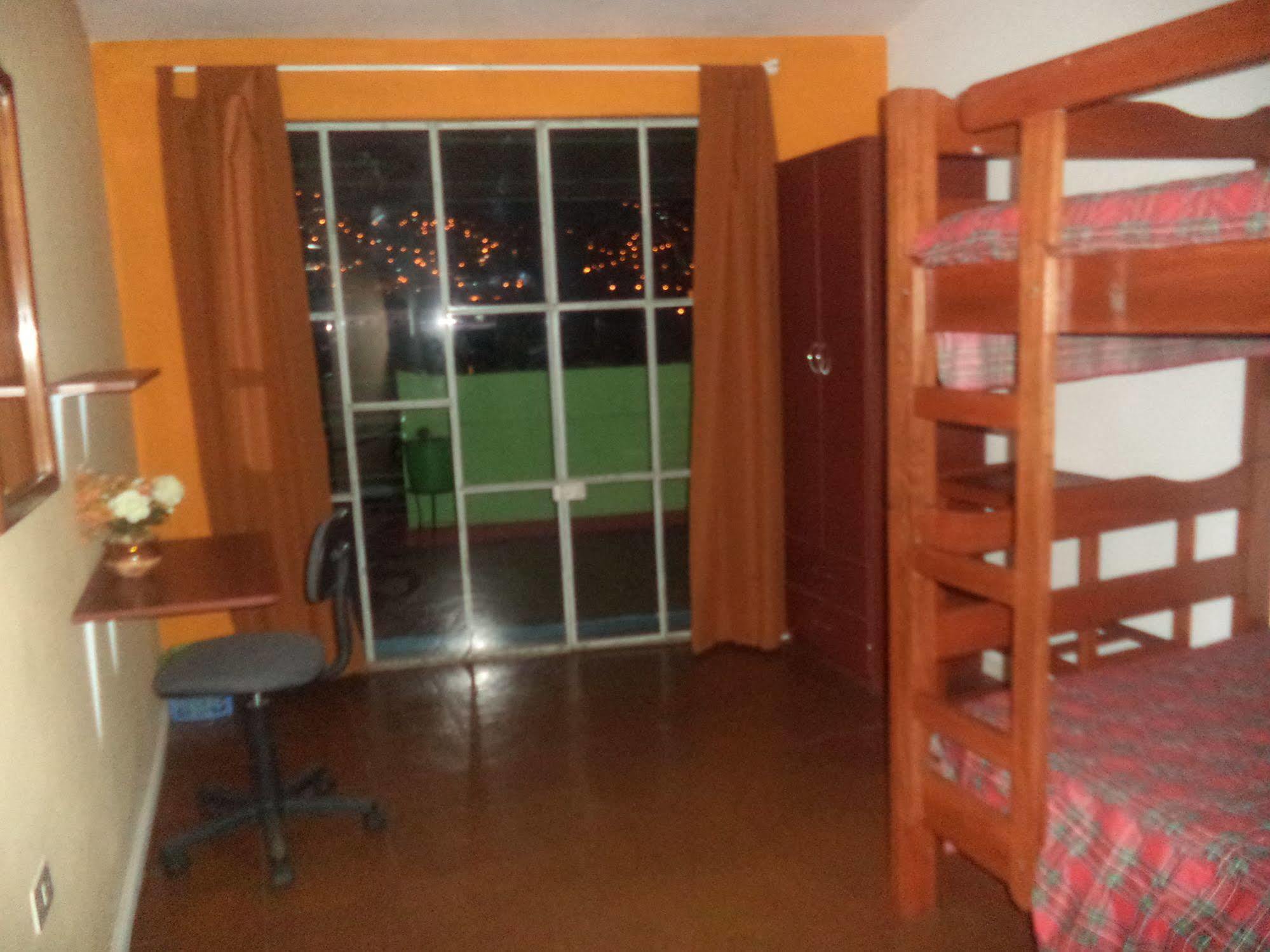 Familiar Gloria Bed & Breakfast Cusco